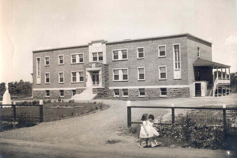 Histoire du Collège NotreDamedeLourdes Collège NotreDamedeLourdes